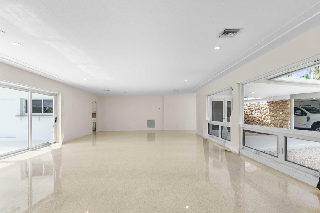 For Sale: $2,145,000 (3 beds, 2 baths, 2683 Square Feet)