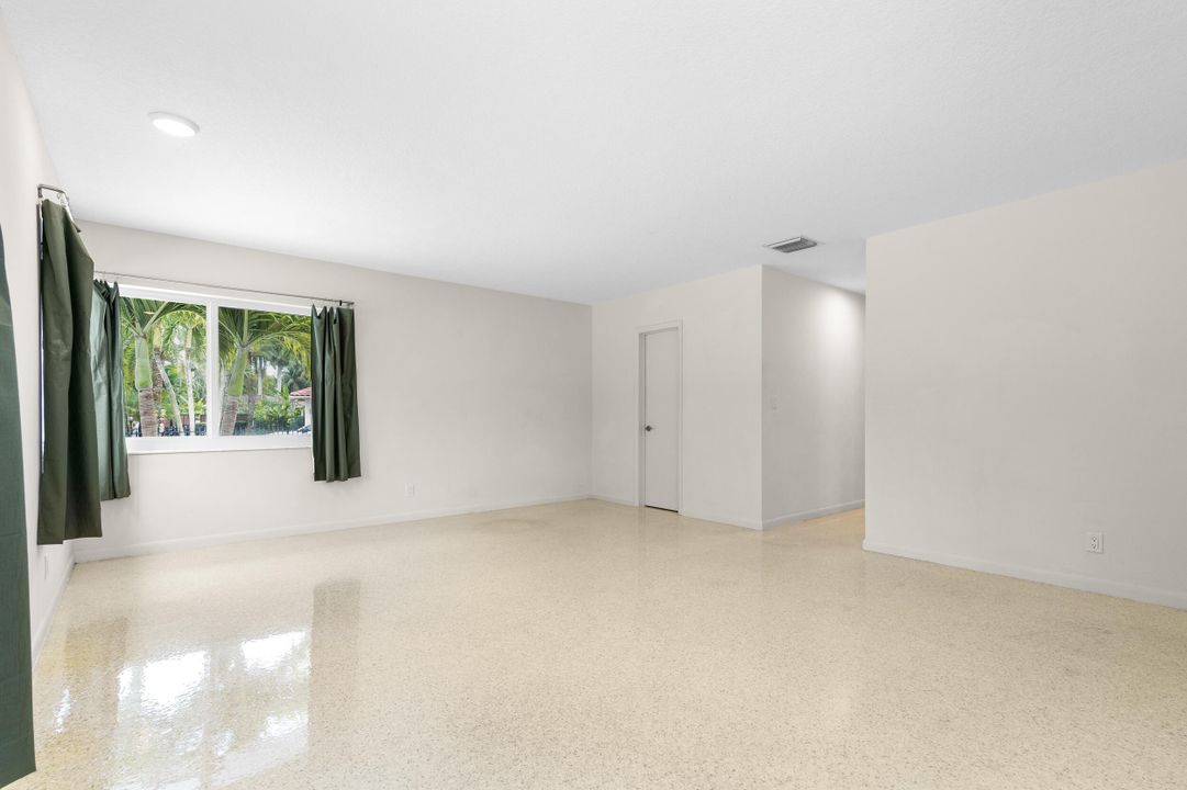For Sale: $2,145,000 (3 beds, 2 baths, 2683 Square Feet)