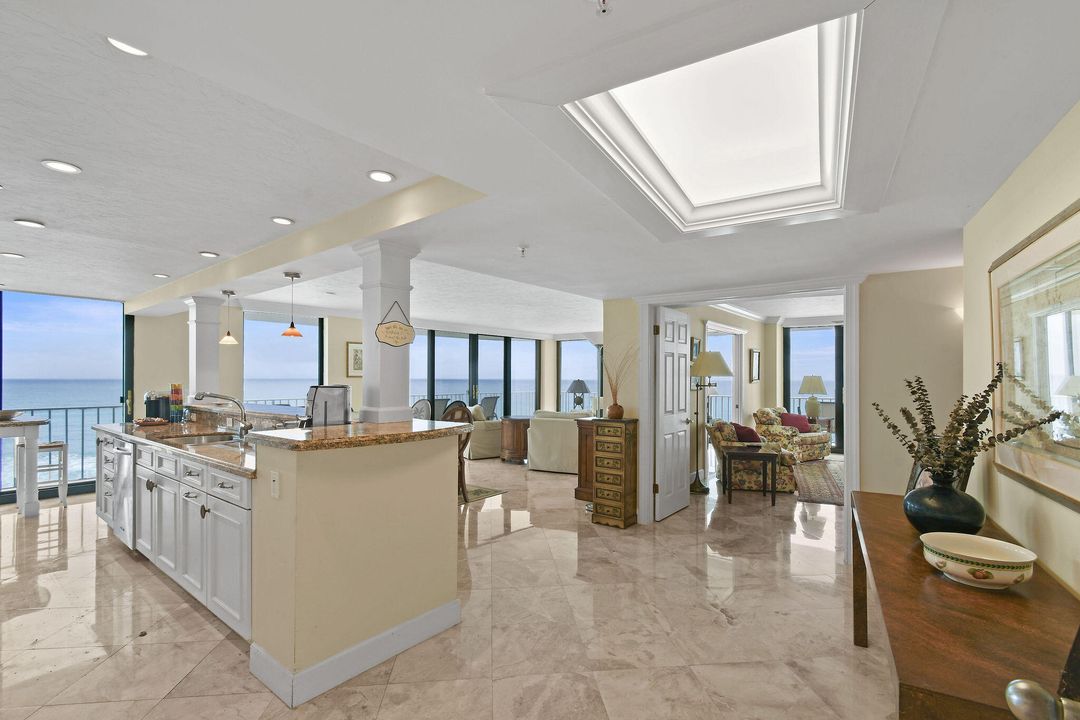 Recently Sold: $2,358,000 (3 beds, 2 baths, 2277 Square Feet)