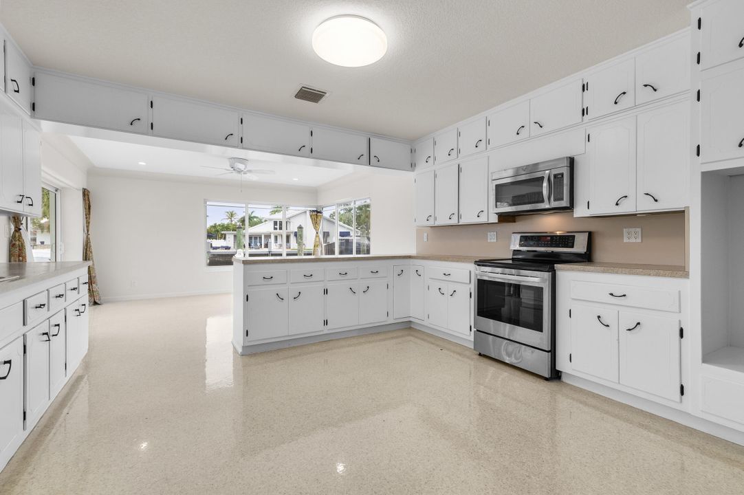 For Sale: $2,145,000 (3 beds, 2 baths, 2683 Square Feet)