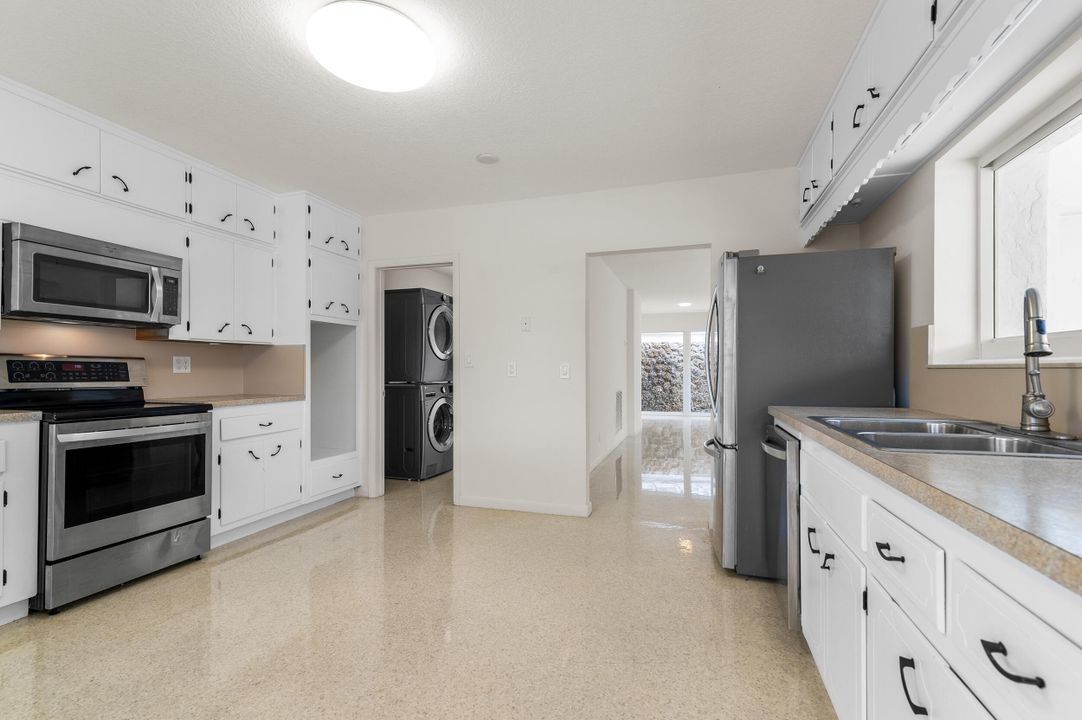 For Sale: $2,145,000 (3 beds, 2 baths, 2683 Square Feet)