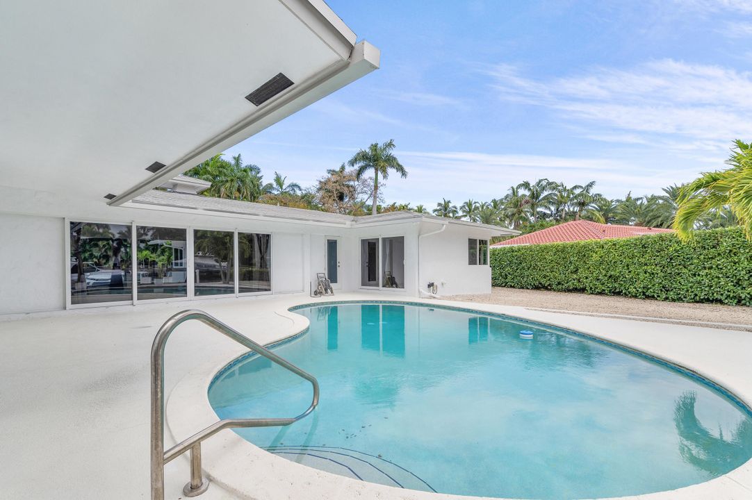 For Sale: $2,145,000 (3 beds, 2 baths, 2683 Square Feet)
