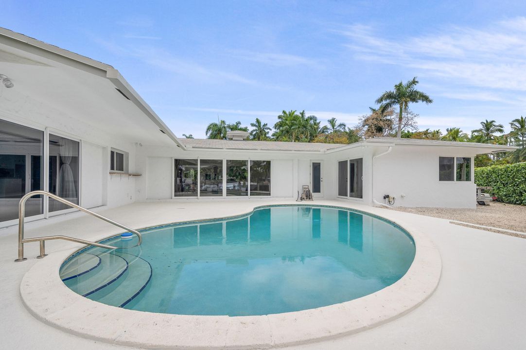 For Sale: $2,145,000 (3 beds, 2 baths, 2683 Square Feet)