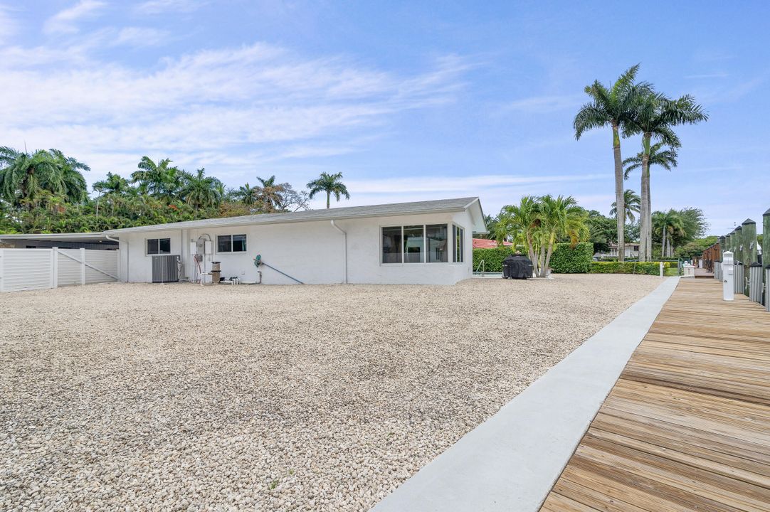 For Sale: $2,145,000 (3 beds, 2 baths, 2683 Square Feet)
