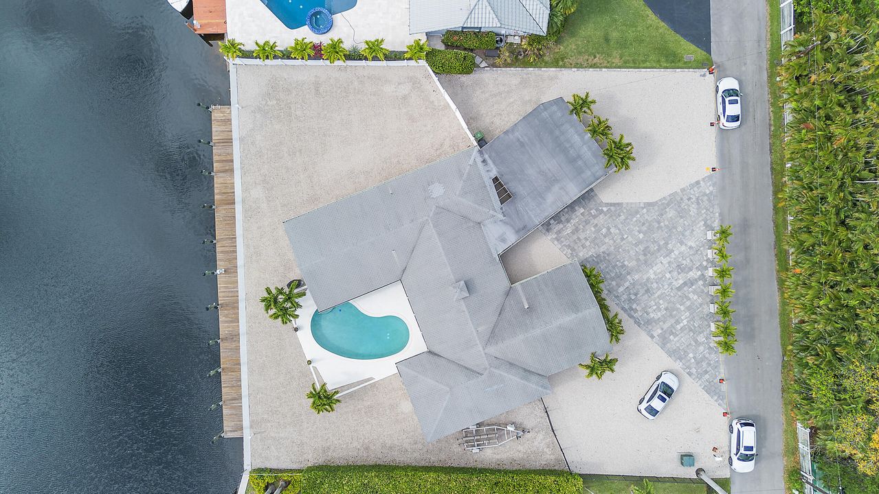 For Sale: $2,145,000 (3 beds, 2 baths, 2683 Square Feet)