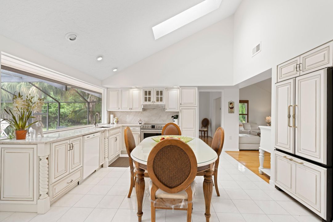 出租: $7,500 (4 贝兹, 3 浴室, 2646 平方英尺)