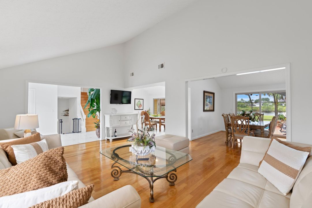 出租: $7,500 (4 贝兹, 3 浴室, 2646 平方英尺)