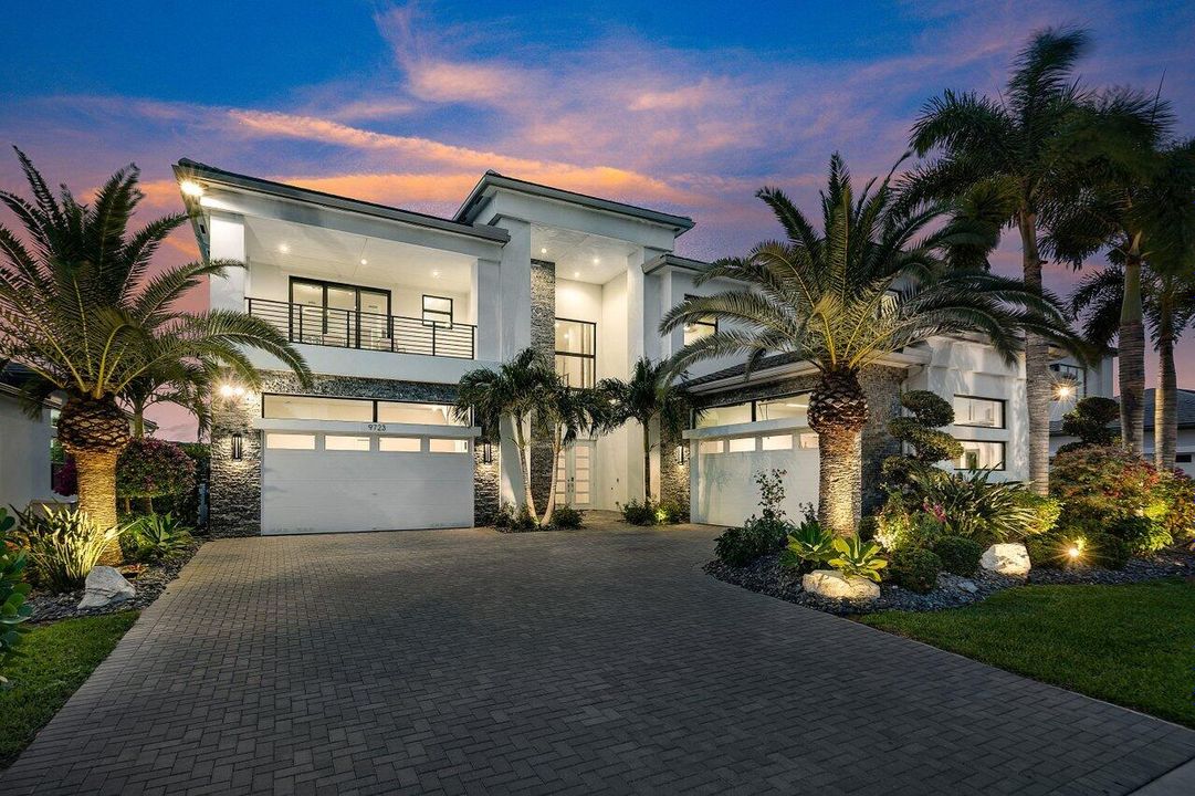Recently Sold: $4,999,000 (5 beds, 6 baths, 5895 Square Feet)
