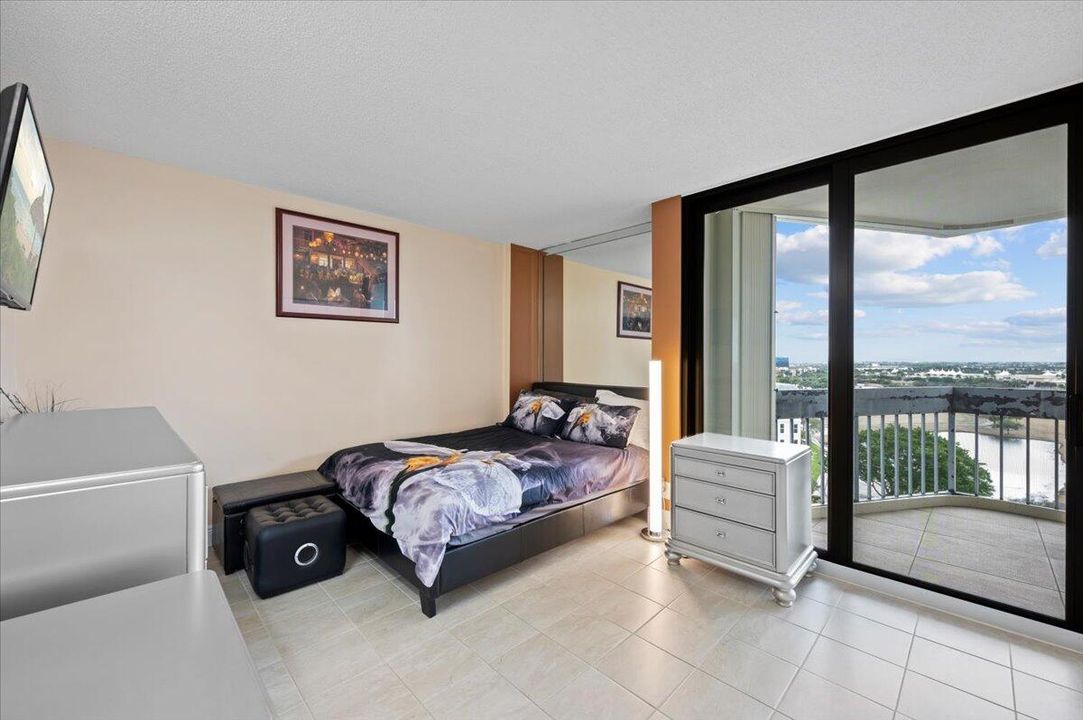 Active With Contract: $359,900 (3 beds, 2 baths, 1499 Square Feet)