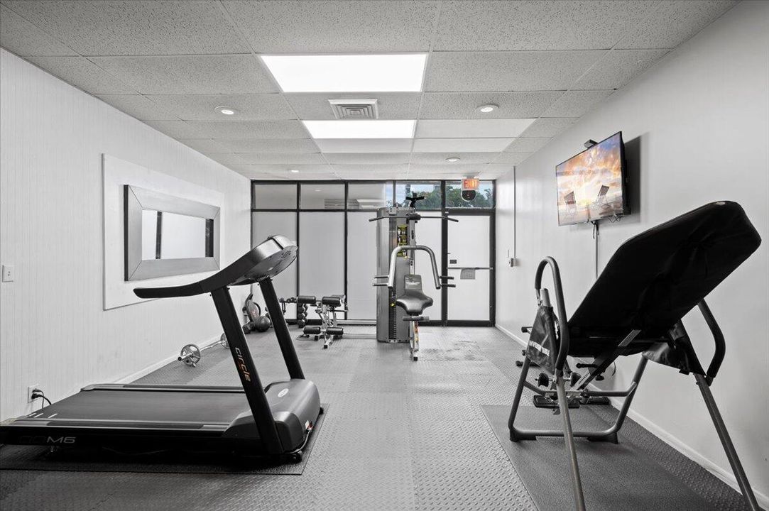 Active With Contract: $359,900 (3 beds, 2 baths, 1499 Square Feet)