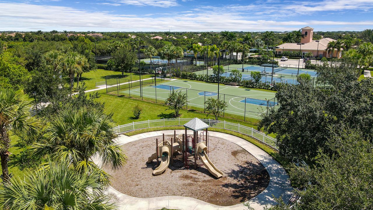 Под контрактом: $2,800 (2 спален, 2 ванн, 1680 Квадратных фут)