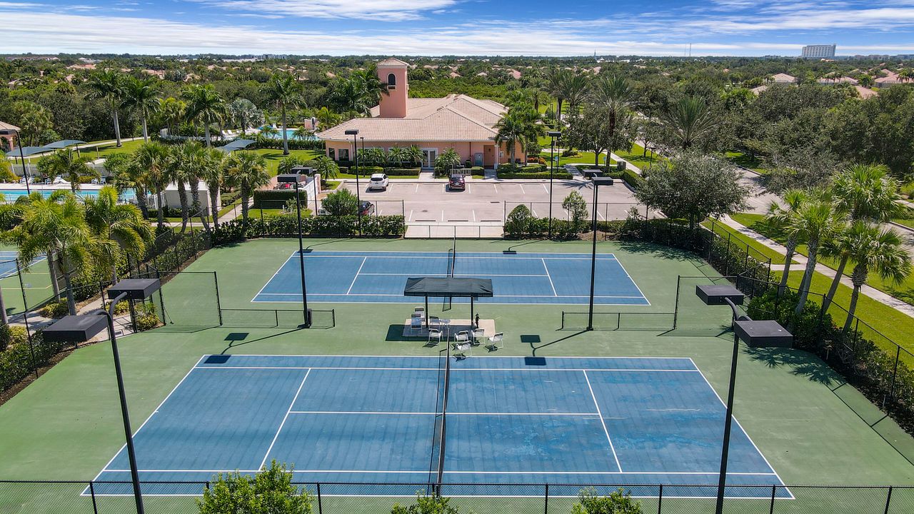 Под контрактом: $2,800 (2 спален, 2 ванн, 1680 Квадратных фут)