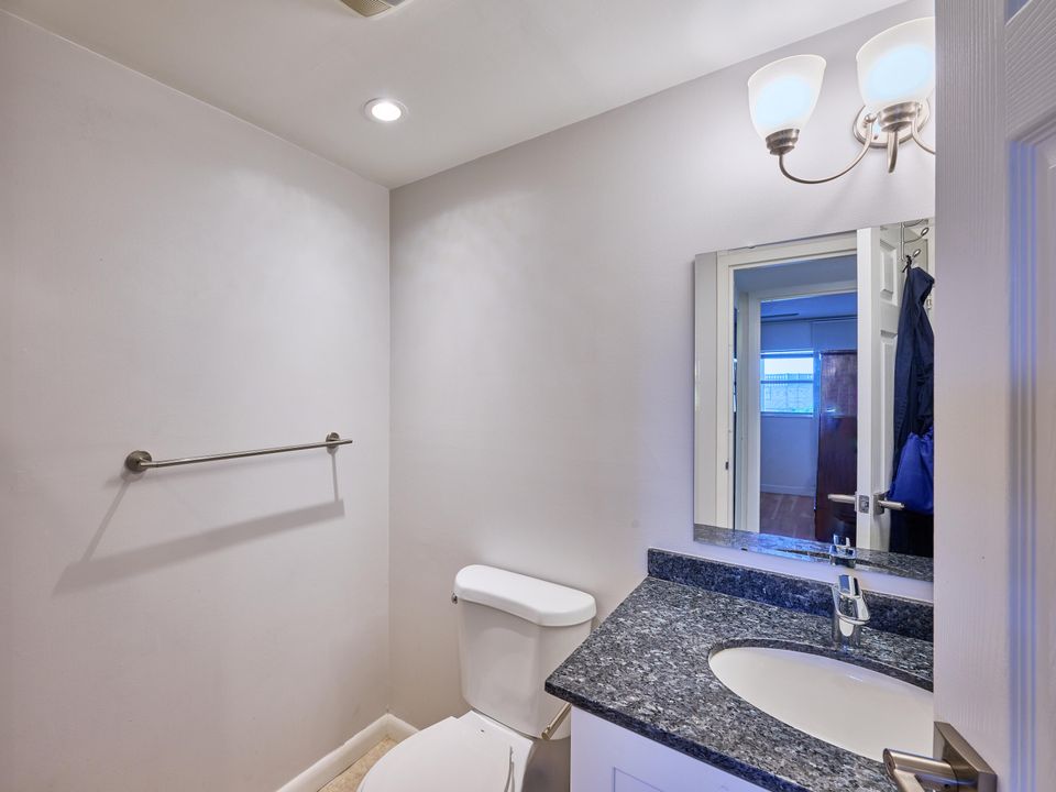 待售: $89,000 (2 贝兹, 2 浴室, 880 平方英尺)