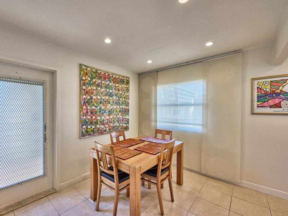 待售: $89,000 (2 贝兹, 2 浴室, 880 平方英尺)