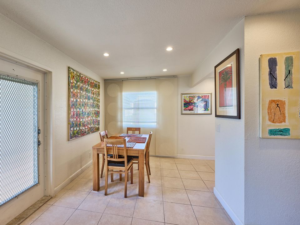 待售: $89,000 (2 贝兹, 2 浴室, 880 平方英尺)