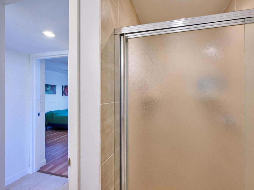 待售: $89,000 (2 贝兹, 2 浴室, 880 平方英尺)