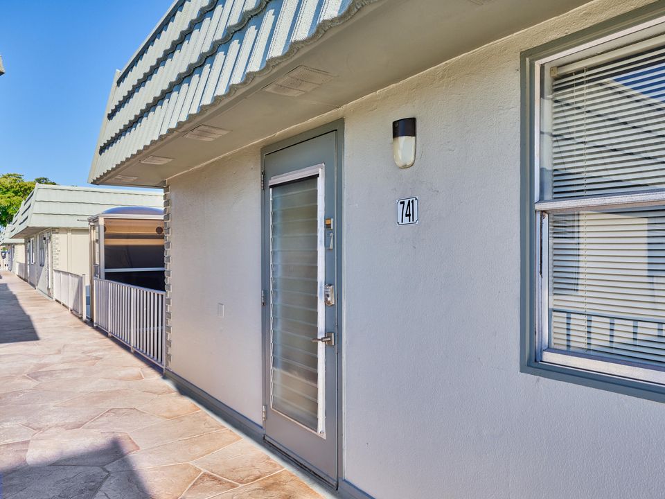 待售: $89,000 (2 贝兹, 2 浴室, 880 平方英尺)