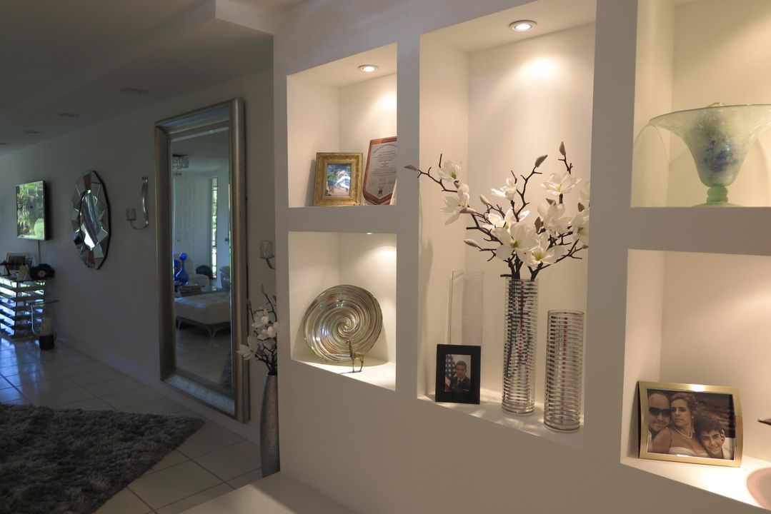 Под контрактом: $5,800 (2 спален, 2 ванн, 1300 Квадратных фут)