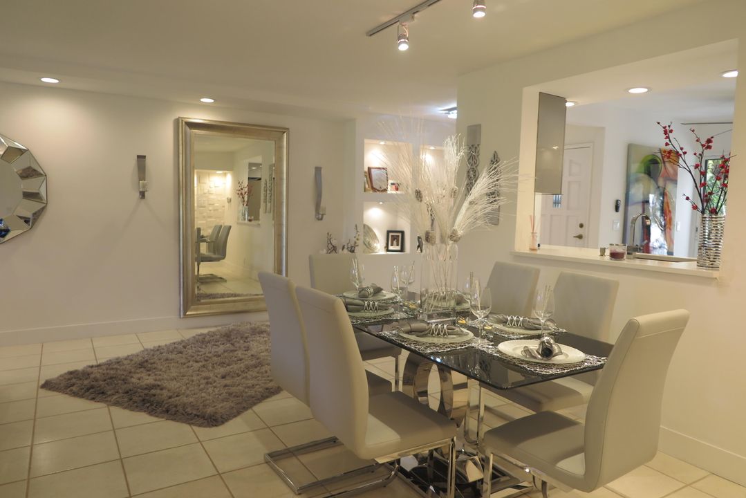 Под контрактом: $5,800 (2 спален, 2 ванн, 1300 Квадратных фут)