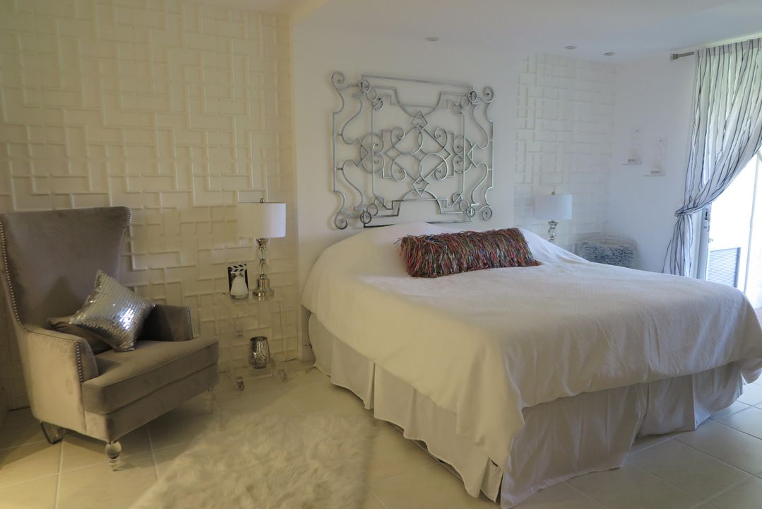 Под контрактом: $5,800 (2 спален, 2 ванн, 1300 Квадратных фут)