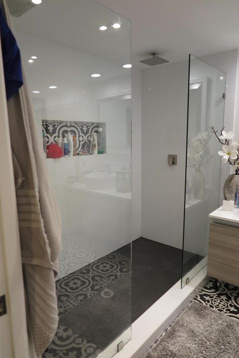 Под контрактом: $5,800 (2 спален, 2 ванн, 1300 Квадратных фут)