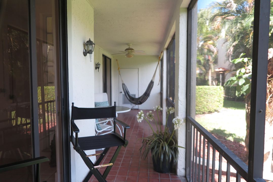 Под контрактом: $5,800 (2 спален, 2 ванн, 1300 Квадратных фут)