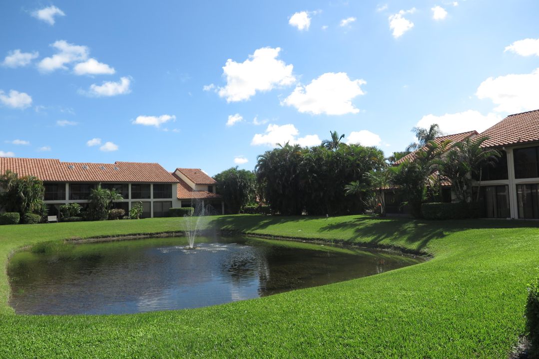 Под контрактом: $5,800 (2 спален, 2 ванн, 1300 Квадратных фут)