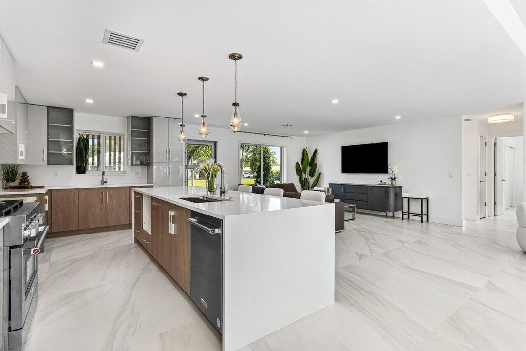 For Sale: $1,595,000 (3 beds, 2 baths, 1907 Square Feet)