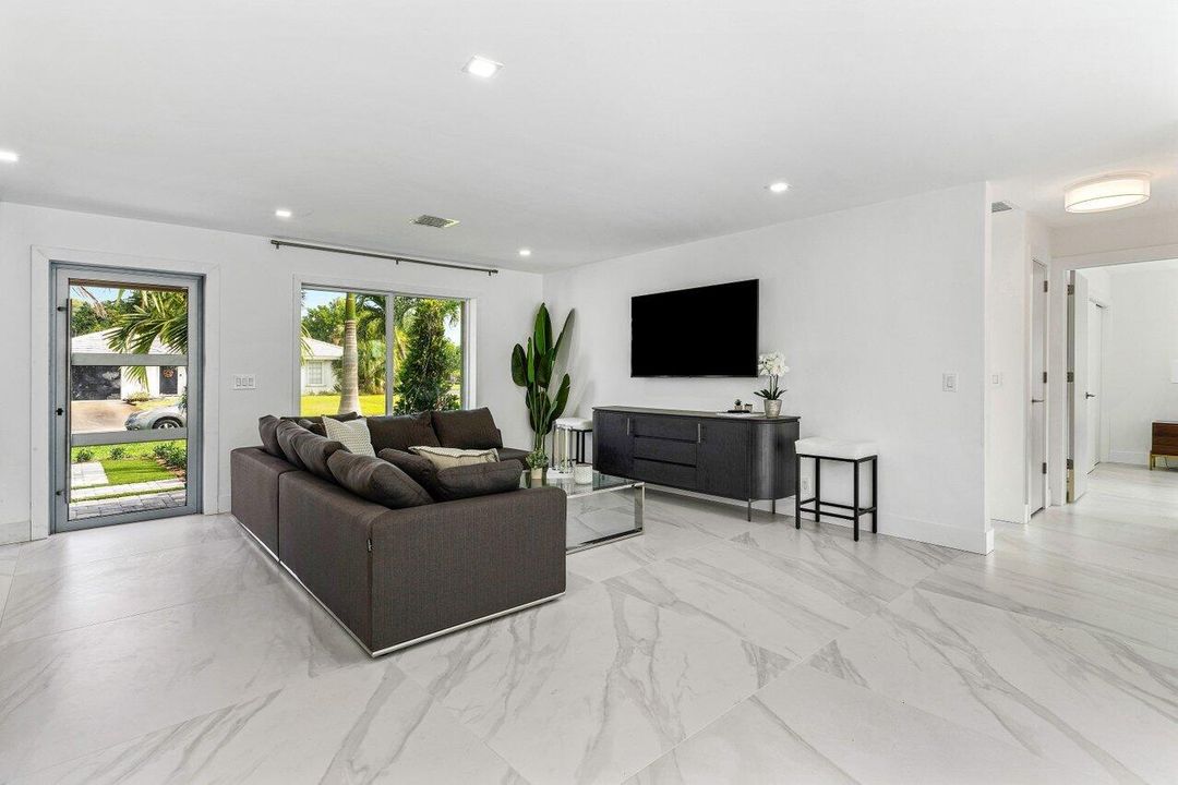 For Sale: $1,595,000 (3 beds, 2 baths, 1907 Square Feet)