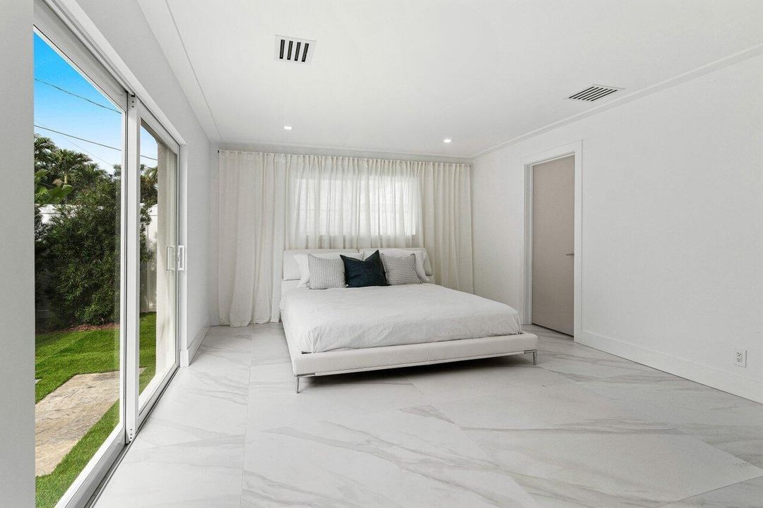 For Sale: $1,595,000 (3 beds, 2 baths, 1907 Square Feet)