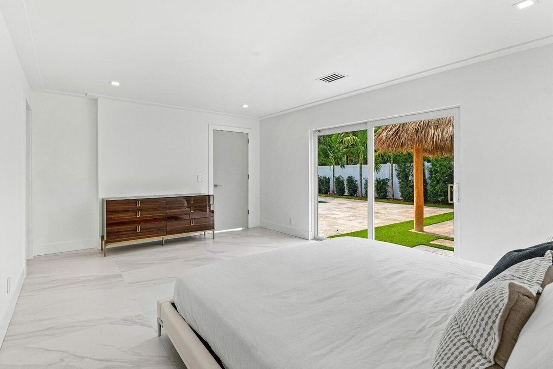 For Sale: $1,595,000 (3 beds, 2 baths, 1907 Square Feet)