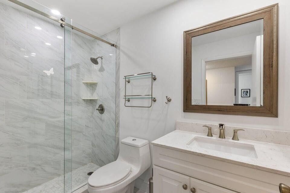 Active With Contract: $2,900 (2 beds, 2 baths, 976 Square Feet)