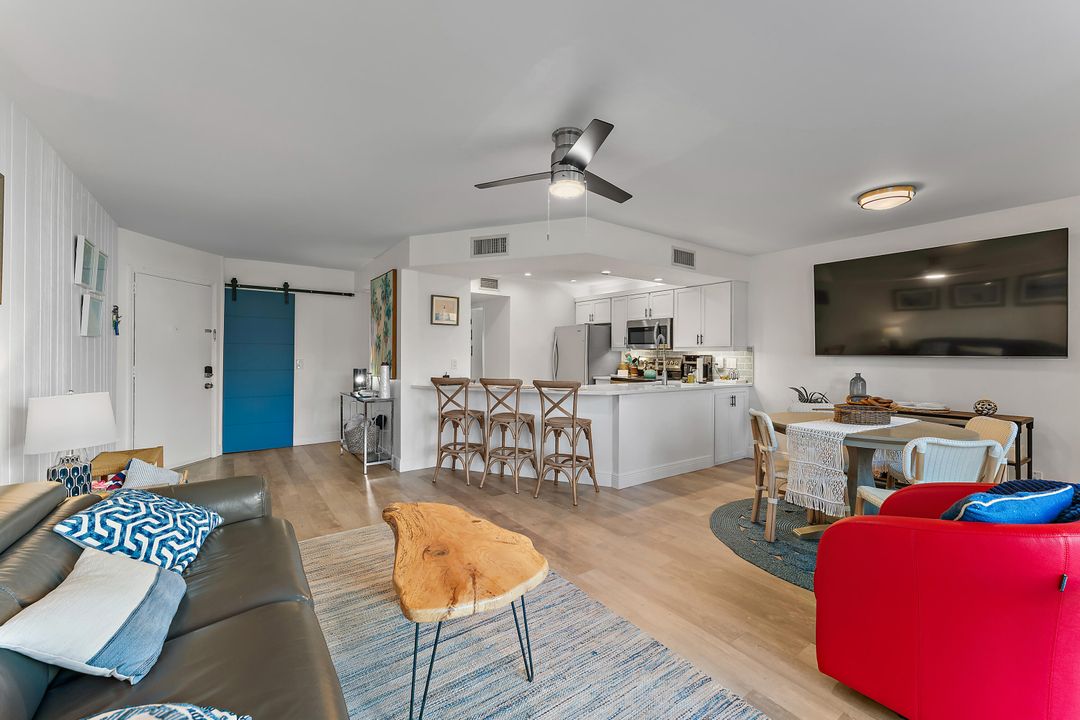 待售: $337,900 (1 贝兹, 1 浴室, 704 平方英尺)