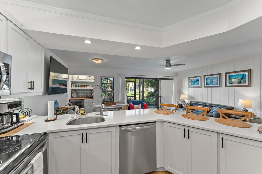 待售: $337,900 (1 贝兹, 1 浴室, 704 平方英尺)