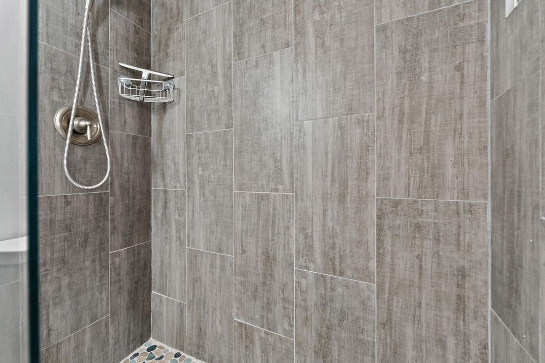 待售: $337,900 (1 贝兹, 1 浴室, 704 平方英尺)