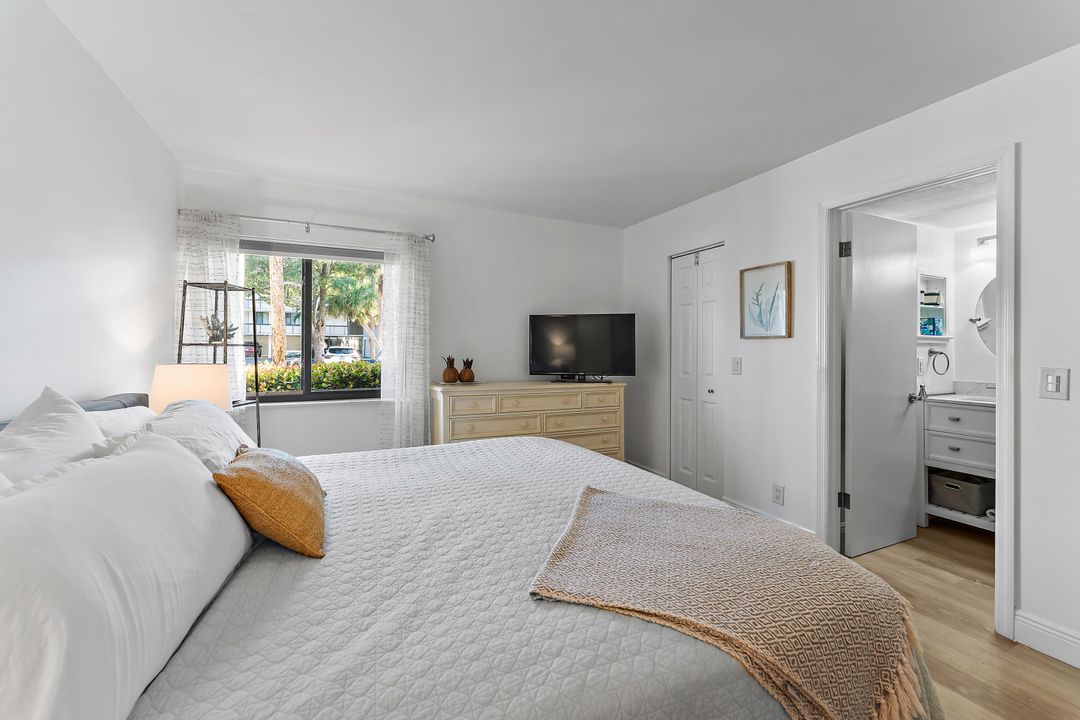 待售: $337,900 (1 贝兹, 1 浴室, 704 平方英尺)