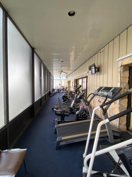 На продажу: $5,000 (2 спален, 1 ванн, 1200 Квадратных фут)