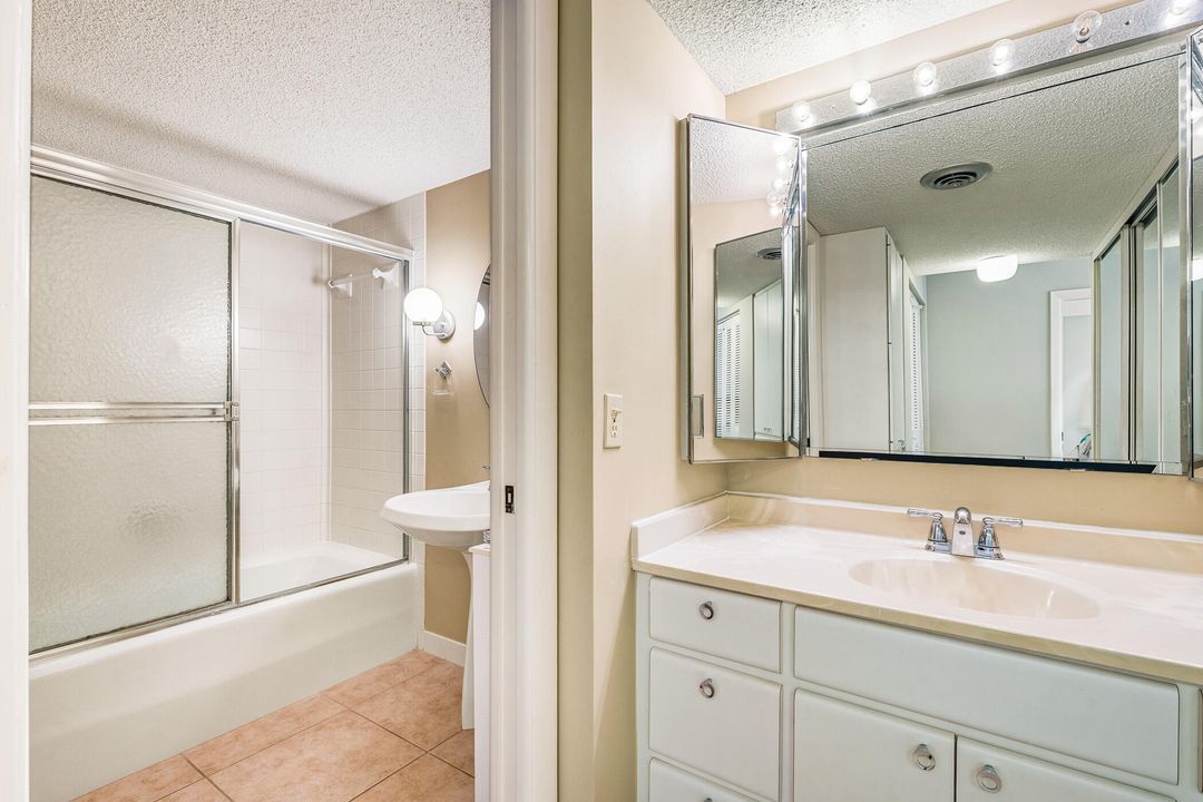 На продажу: $585,000 (2 спален, 2 ванн, 1080 Квадратных фут)