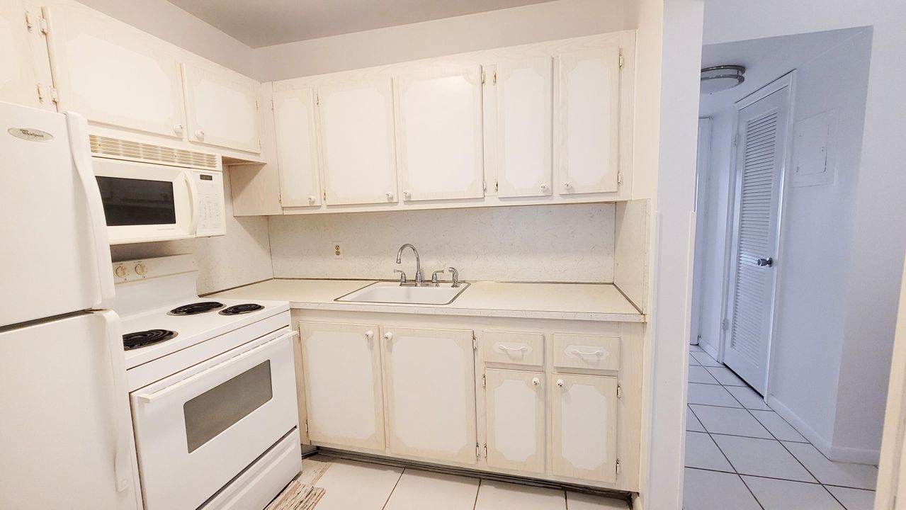 For Sale: $57,000 (1 beds, 1 baths, 570 Square Feet)