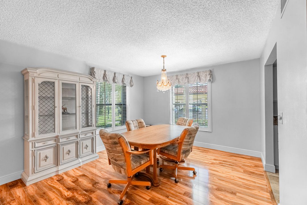 Под контрактом: $249,000 (2 спален, 2 ванн, 1188 Квадратных фут)