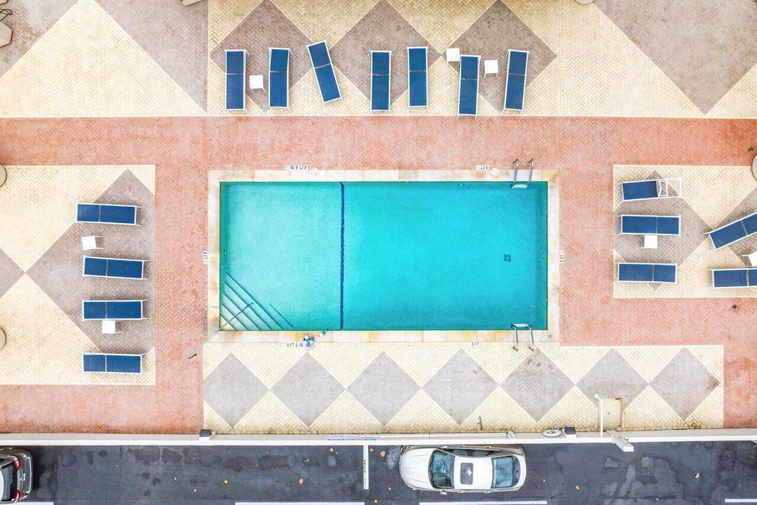 合同活跃: $7,500 (2 贝兹, 2 浴室, 1210 平方英尺)