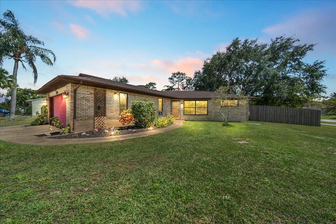 Recently Sold: $389,000 (3 beds, 2 baths, 1479 Square Feet)