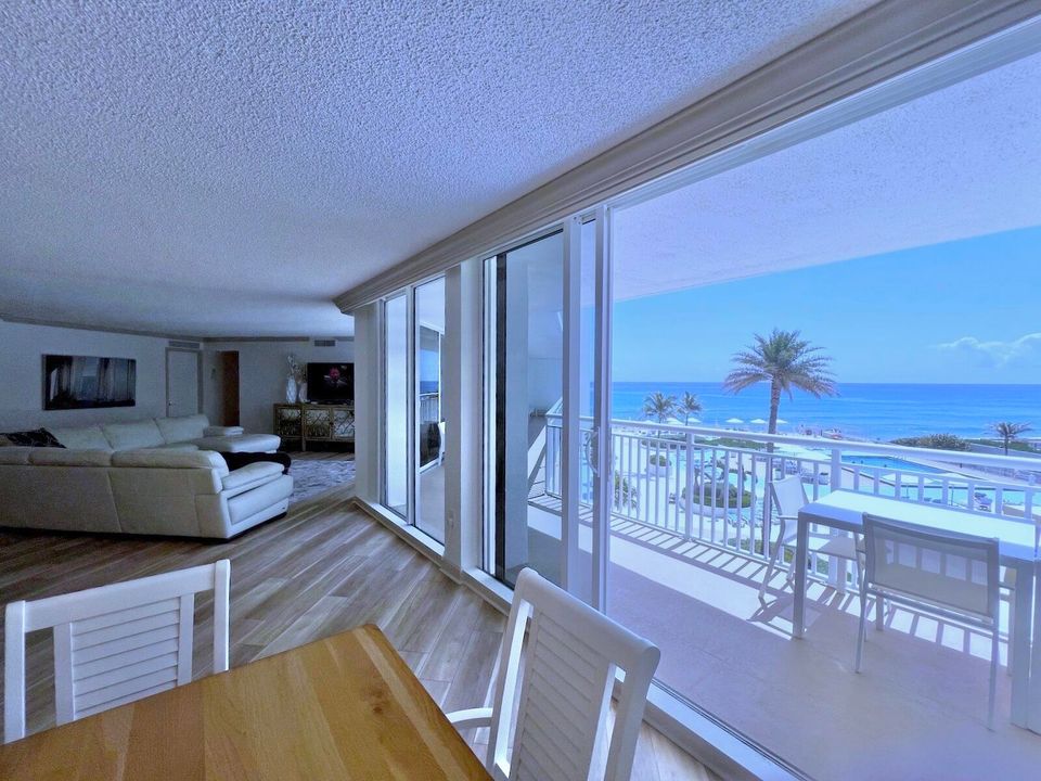 Под контрактом: $1,599,000 (3 спален, 2 ванн, 2323 Квадратных фут)