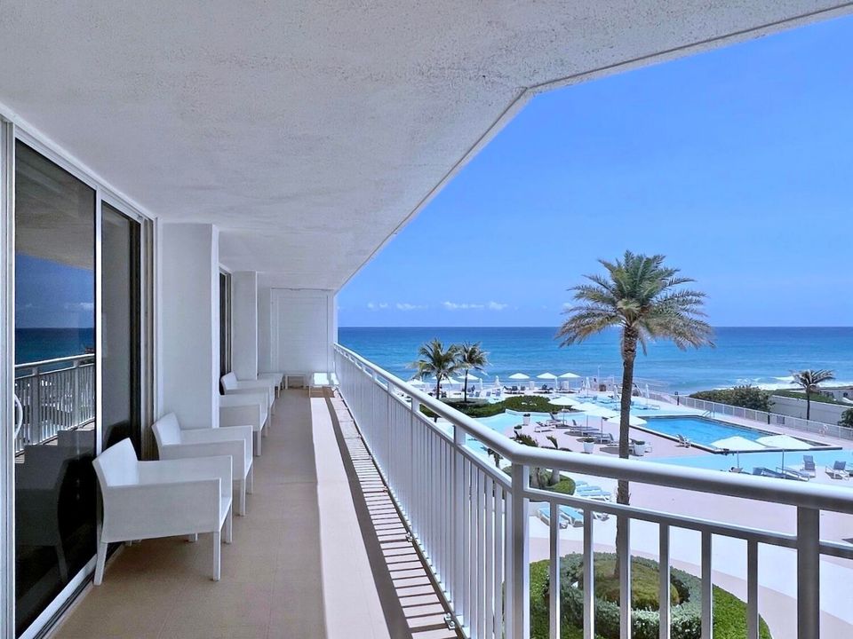 Под контрактом: $1,599,000 (3 спален, 2 ванн, 2323 Квадратных фут)