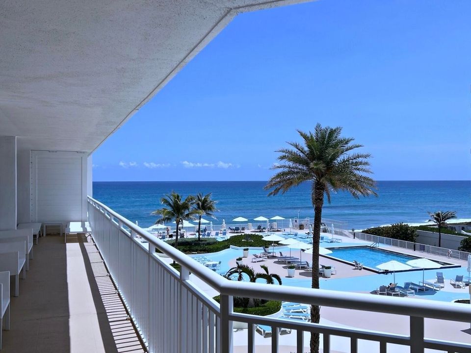 Под контрактом: $1,599,000 (3 спален, 2 ванн, 2323 Квадратных фут)