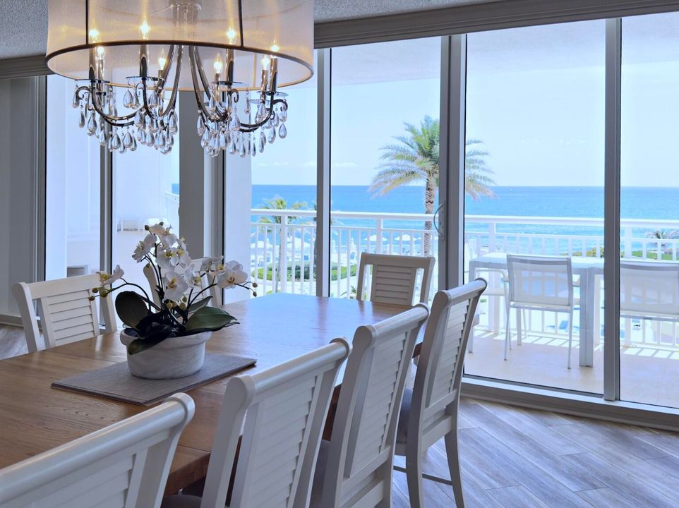 Под контрактом: $1,599,000 (3 спален, 2 ванн, 2323 Квадратных фут)