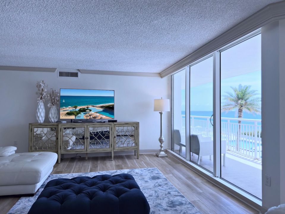 Под контрактом: $1,599,000 (3 спален, 2 ванн, 2323 Квадратных фут)