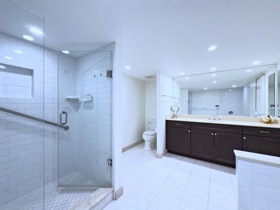 Под контрактом: $1,599,000 (3 спален, 2 ванн, 2323 Квадратных фут)