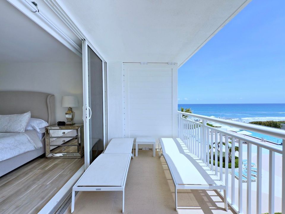 Под контрактом: $1,599,000 (3 спален, 2 ванн, 2323 Квадратных фут)