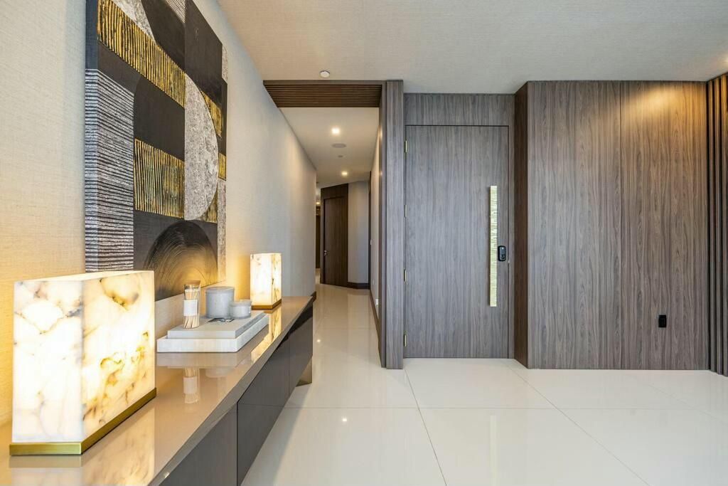 For Sale: $5,995,000 (4 beds, 6 baths, 4955 Square Feet)